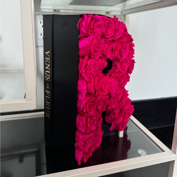 VENUS DE FLEUR PINK R LETTERED ROSES - Picture 3 of 3